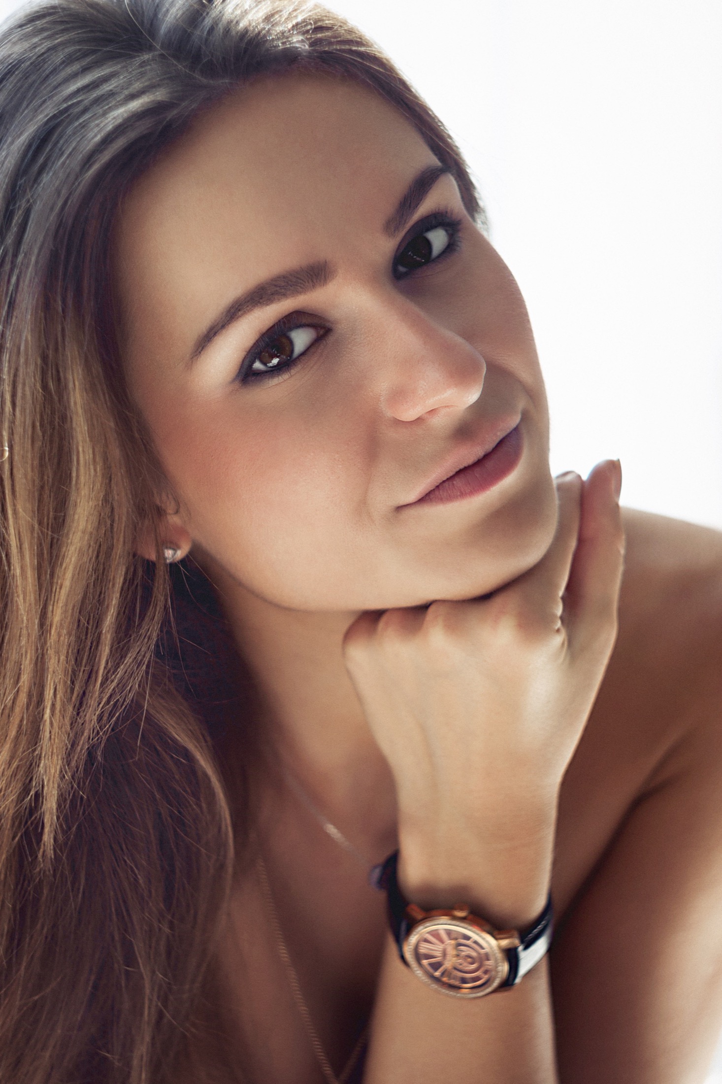 Close-up portrait of a woman resting her chin on her hand